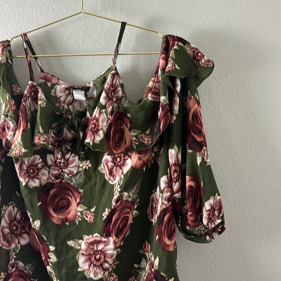 Elizabeth Floral Off Shoulder Top - Picture 5 of 7